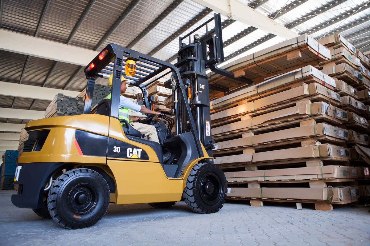 Forklift-truck-lifting Forklift truck lifting